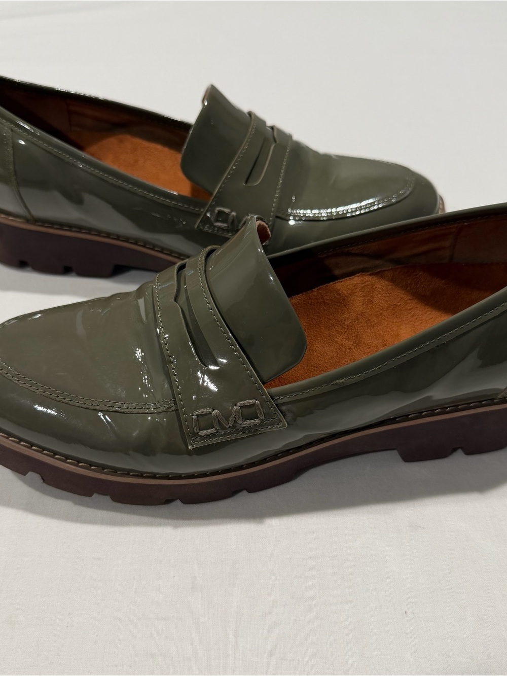 Vionic Cheryl Loafers Olive Green Patent Leather Womens Size 10 Slip On Lug Sole - Picture 4 of 10